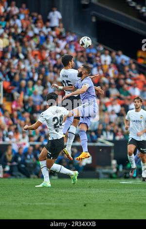 Eray Comert de Valencia CF, Cenk Ozkacar de Valencia CF, Daniel Ceballos Fernandez du Real Madrid CF vu en action pendant la Liga Santander Regul Banque D'Images