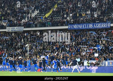 Empoli, Italie. 22nd mai 2023. Stade Carlo Castellani, Empoli, Italie, 22 mai 2023, Les équipes d'Empoli sous les supporters célèbrent la victoire pendant Empoli FC vs Juventus FC - football italien série A Match Credit: Live Media Publishing Group/Alay Live News Banque D'Images