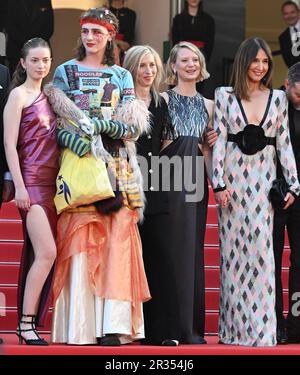 Cannes, France. 22nd mai 2023. L'actrice britannique Ksenia Devrient, l'actrice Luke Barker, la réalisatrice autrichienne Jessica Hausner, l'actrice australienne Mia Wasikowska et l'actrice française Elsa Zylberstein assistent lundi à la première du Club zéro au Festival de Cannes 76th au Palais des Festivals de Cannes, en France 22 mai 2023. Photo de Rune Hellestad/ Credit: UPI/Alay Live News Banque D'Images