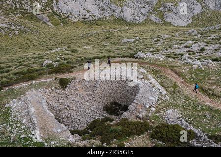 Cas de neu, gisement excavé à la fin du XVIIe siècle après J.-C. C., contreforts du puig d'en Galileu, Escorca, Majorque, Iles Baléares, Espagne. Banque D'Images