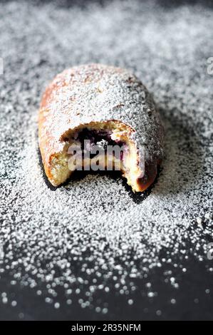 Confiture de beignets avec du sucre glace Banque D'Images