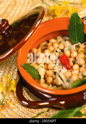 Lagane e ceci (pois chiche Soupe avec des tagliatelles, Italie) Banque D'Images