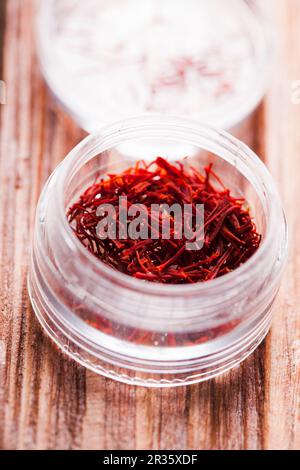 Dans une boîte à épices Safran Banque D'Images