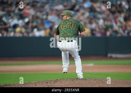 Salt Lake UT, États-Unis. 20th mai 2023. Jonathan Holder (24) lance un terrain pendant le match avec les aviateurs de Las Vegas et les abeilles de Salt Lake tenues à Smiths Field, dans Salt Lake UT. David Seelig/Cal Sport Medi. Crédit : csm/Alay Live News Banque D'Images