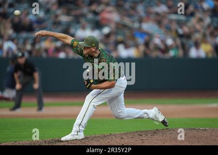 Salt Lake UT, États-Unis. 20th mai 2023. Jonathan Holder (24) lance un terrain pendant le match avec les aviateurs de Las Vegas et les abeilles de Salt Lake tenues à Smiths Field, dans Salt Lake UT. David Seelig/Cal Sport Medi. Crédit : csm/Alay Live News Banque D'Images