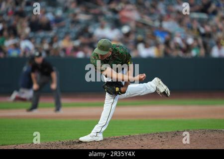 Salt Lake UT, États-Unis. 20th mai 2023. Jonathan Holder (24) lance un terrain pendant le match avec les aviateurs de Las Vegas et les abeilles de Salt Lake tenues à Smiths Field, dans Salt Lake UT. David Seelig/Cal Sport Medi. Crédit : csm/Alay Live News Banque D'Images