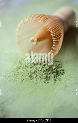 Thé Matcha et fouet matcha Banque D'Images