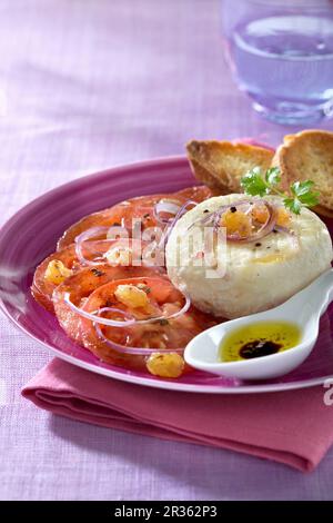 Un apéritif de fromage de chèvre et de tomates Banque D'Images