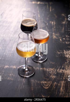 Trois types de bière en verres Banque D'Images