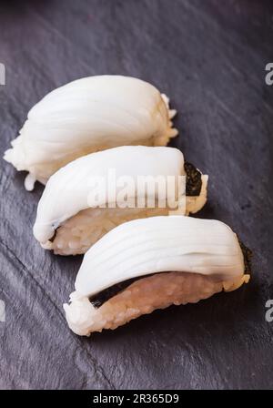 Sushi Ica avec squid Banque D'Images