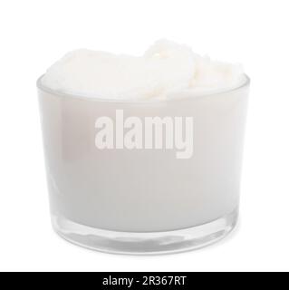 Délicieux lard de porc en verre isolé sur blanc Banque D'Images