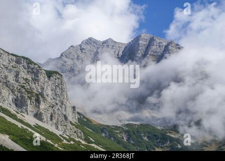 Randonnée dans la vallée de Gleirsch, massif du Karwendel, Tyrol, Autriche Banque D'Images