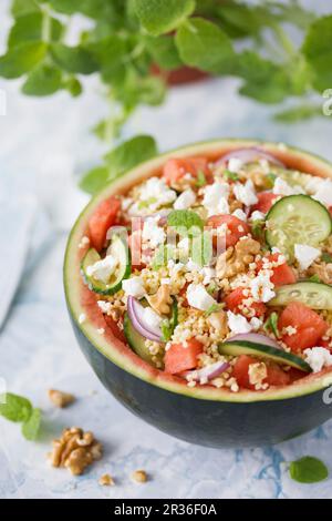 Salade de melon avec le mil, le concombre et le fromage feta Banque D'Images