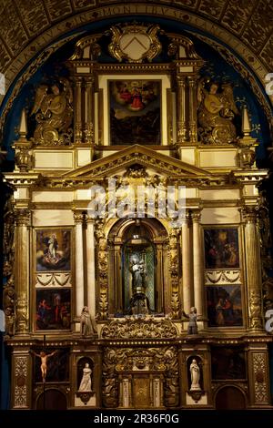 Espagne Baléares, Mallorca.Sanctuaire de Lluc, Escorca.Actuacion de ' es blauets de Lluc' en la Basilique frente al retablo mayor , obra del Maestro Jaume Blanquer, con la imagen de Santa María, colocada en el centro en un nicho rotatorio. Banque D'Images