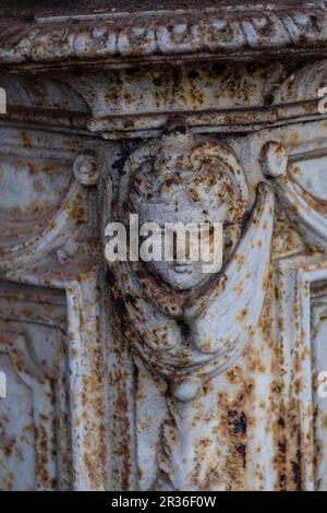 Monument funéraire en fer forgé dans l'atelier français d'Alfred Corneau, cimetière de Palma, Majorque, Iles Baléares, Espagne. Banque D'Images