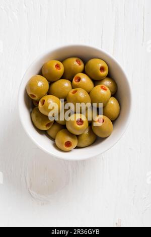 Olives espagnoles remplies de poivrons Banque D'Images