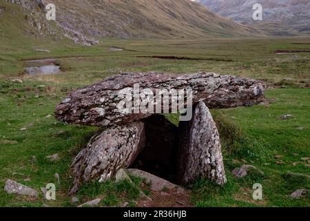 Dolmen de l'Achar de Aguas Tuertas , Aguas Tuertas, Guarrinza, Municipalité de Anso, vallée de hecho, vallées de l'ouest, du massif pyrénéen, province de Huesca, Aragon, Espagne, Europe. Banque D'Images