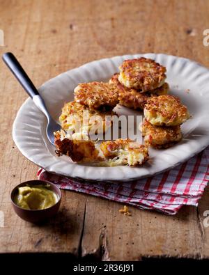 Beignets de chou au bacon et à la moutarde Banque D'Images