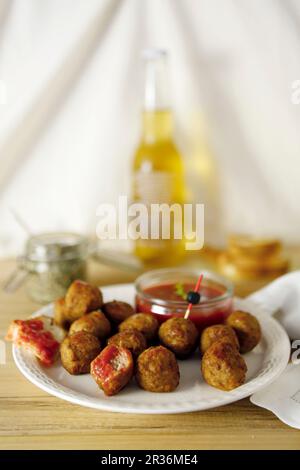 Boulettes de viande avec ketchup Banque D'Images