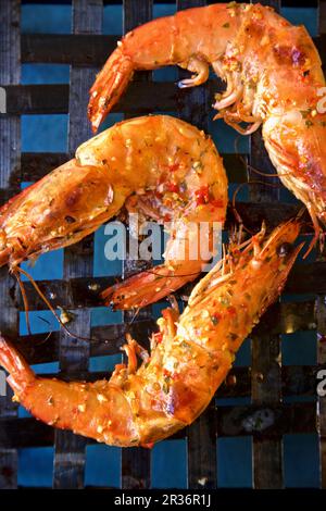 Crevettes géantes grillées au piri piri (vue d'en haut) Banque D'Images