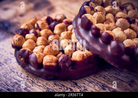 Les noisettes dans le chocolat Banque D'Images
