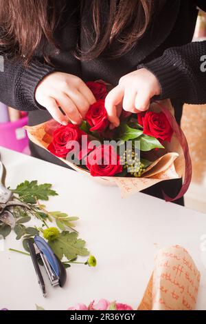 Ce fleuriste bouquet de roses rouges Banque D'Images