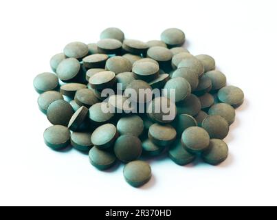 La spiruline comprimés isolés Banque D'Images