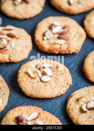 Biscuits almont de noix de coco sans sucre et sans gluten faits maison Banque D'Images