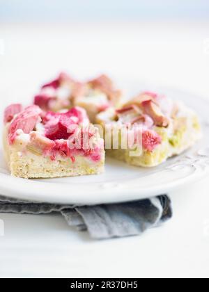 Plateau de rhubarbe pour faire cuire le gâteau Banque D'Images