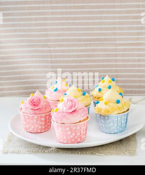 Cupcakes pour une douche de bébé Banque D'Images