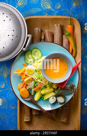 Gado-Gado salade indonésienne (avec sauce aux cacahuètes) Banque D'Images