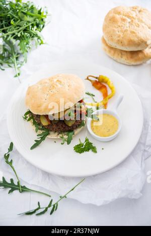 Hamburgers Vegan chia avec petits pains et un suédois et bean patty Banque D'Images