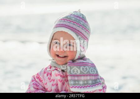 Girl jouit de la neige Banque D'Images