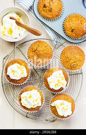 Muffins à la carotte et fromage à la crème frais Banque D'Images