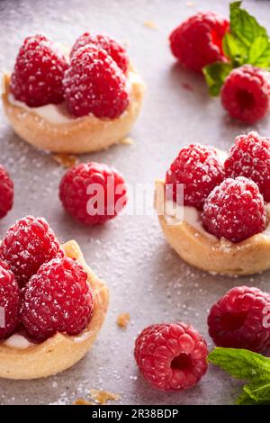 Tartes à la framboise avec du sucre Banque D'Images