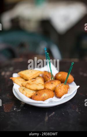 Croquettes panelle et Potoato Banque D'Images