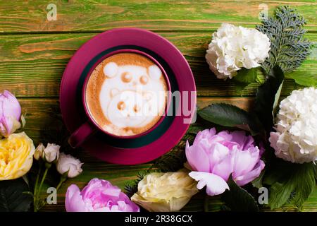 Tasse de café avec la famille panda Banque D'Images