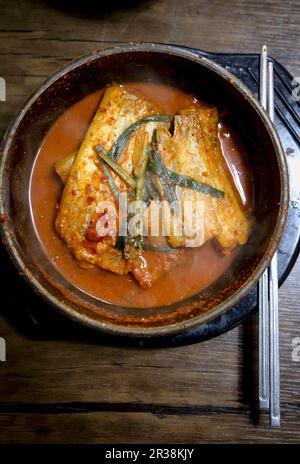 Kimchi jjigae (ragoût de kimchi) de Corée du Sud Banque D'Images