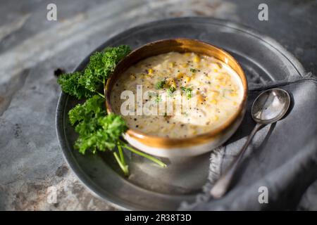 Soupe de maïs sucré et de bacon Banque D'Images