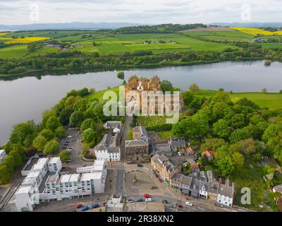 Vue aérienne du palais de Linlithgow depuis Kirkgate, Linlithgow, West Lothian, Écosse Banque D'Images