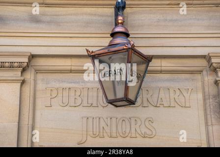 Panneau d'entrée junior de la bibliothèque publique Banque D'Images