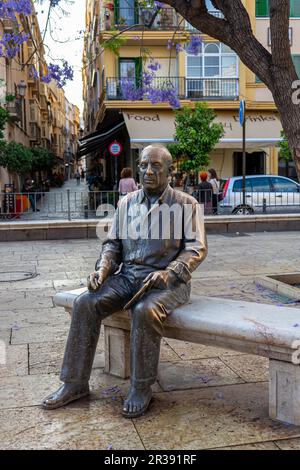 MALAGA, ESPAGNE - 20 MAI 2023 : sculpture de Picasso devant la Casa Natal de Picasso à Malaga, Espagne sur 20 mai 2023 Banque D'Images