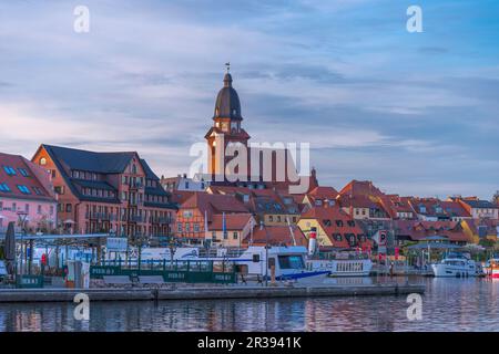 Lumière du soir, Waren Mueritz,, Mecklenburg-Ouest Pomerania, Mecklenburg-Ouest Pomerania, Allemagne de l'est Banque D'Images