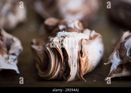 Gâteau au chocolat marbré avec sel de mer Banque D'Images