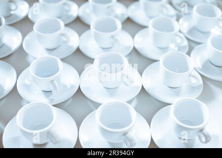 Motif simple composé de tasses de café vides Banque D'Images