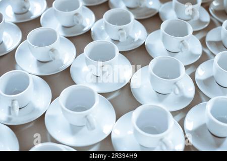 Motif simple composé de tasses de café vides Banque D'Images