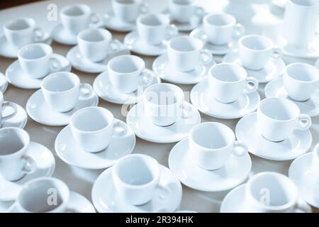 Motif simple composé de tasses de café vides Banque D'Images