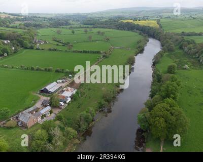 La rivière eden près du village d'Armathwaite à cumbria Banque D'Images