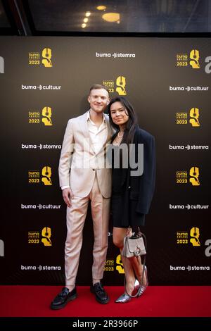 AMSTERDAM - Paul Sinha sur le tapis rouge, avant la présentation des Buma Awards à Tuschinski. Les prix sont remis aux compositeurs, aux paroliers et à leurs éditeurs de musique dans diverses catégories. ANP RAMON VAN FLYMEN pays-bas sortie - belgique sortie Banque D'Images