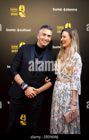 AMSTERDAM - Guido Weijers sur le tapis rouge, avant la présentation des Buma Awards à Tuschinski. Les prix sont remis aux compositeurs, aux paroliers et à leurs éditeurs de musique dans diverses catégories. ANP RAMON VAN FLYMEN pays-bas sortie - belgique sortie Banque D'Images